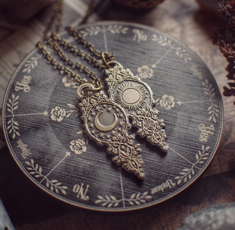 Witch’s Wheel Spinning & Pendulum Board